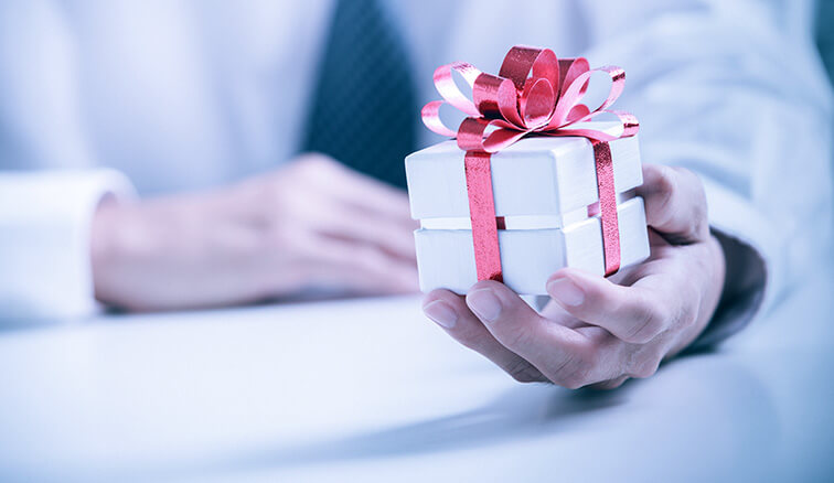 Why We Should Give Our Customers Freebies